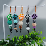 Portachiavi con zampetta e perline colorate